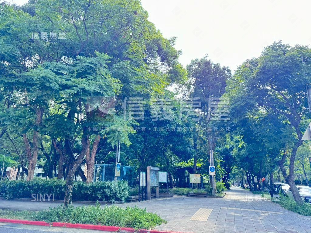 大馬路面寬顯眼店面房屋室內格局與周邊環境
