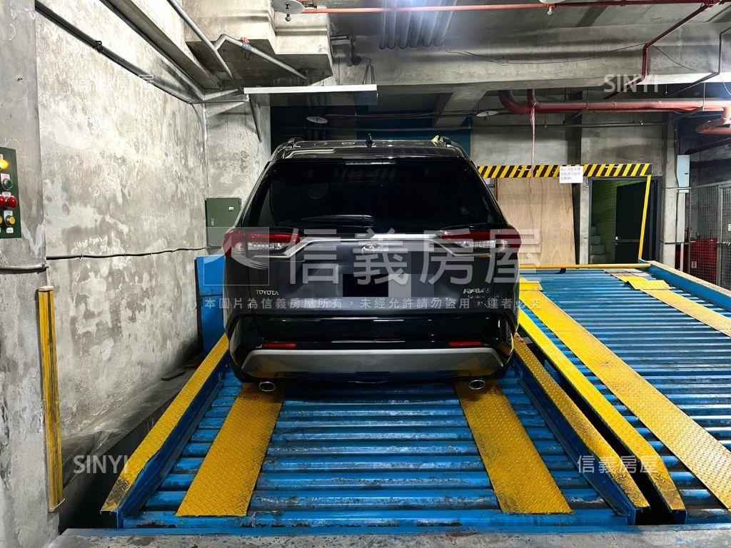 雙捷運高樓大三房車位房屋室內格局與周邊環境