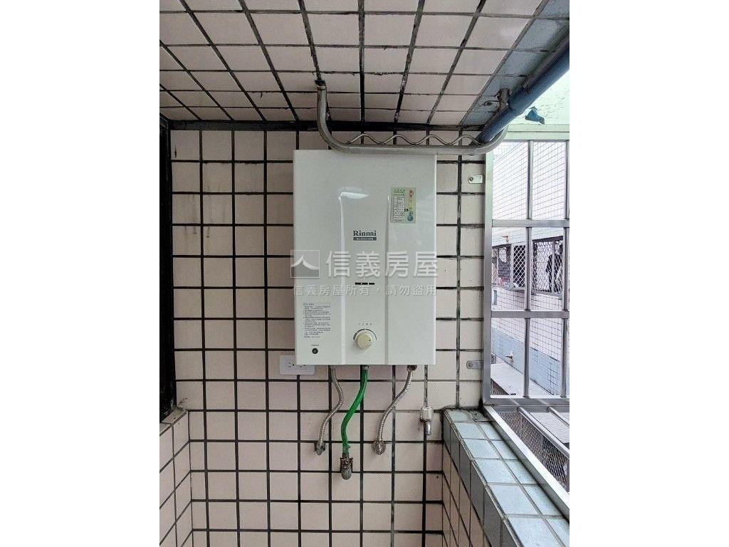 捷運旁雙商圈文心凱旋三房房屋室內格局與周邊環境