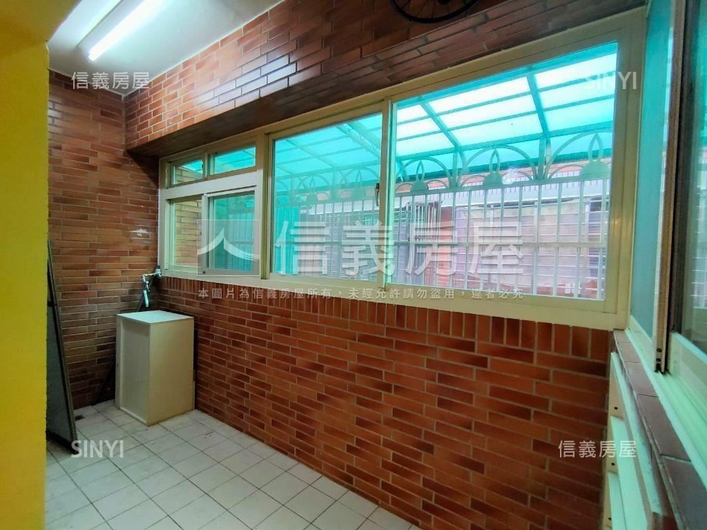 高樓邊間電梯５房房屋室內格局與周邊環境