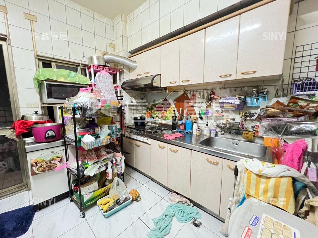 西屯路二段熊貓天下店面房屋室內格局與周邊環境