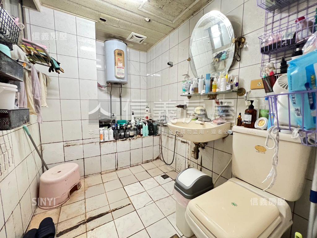 西屯路二段熊貓天下店面房屋室內格局與周邊環境