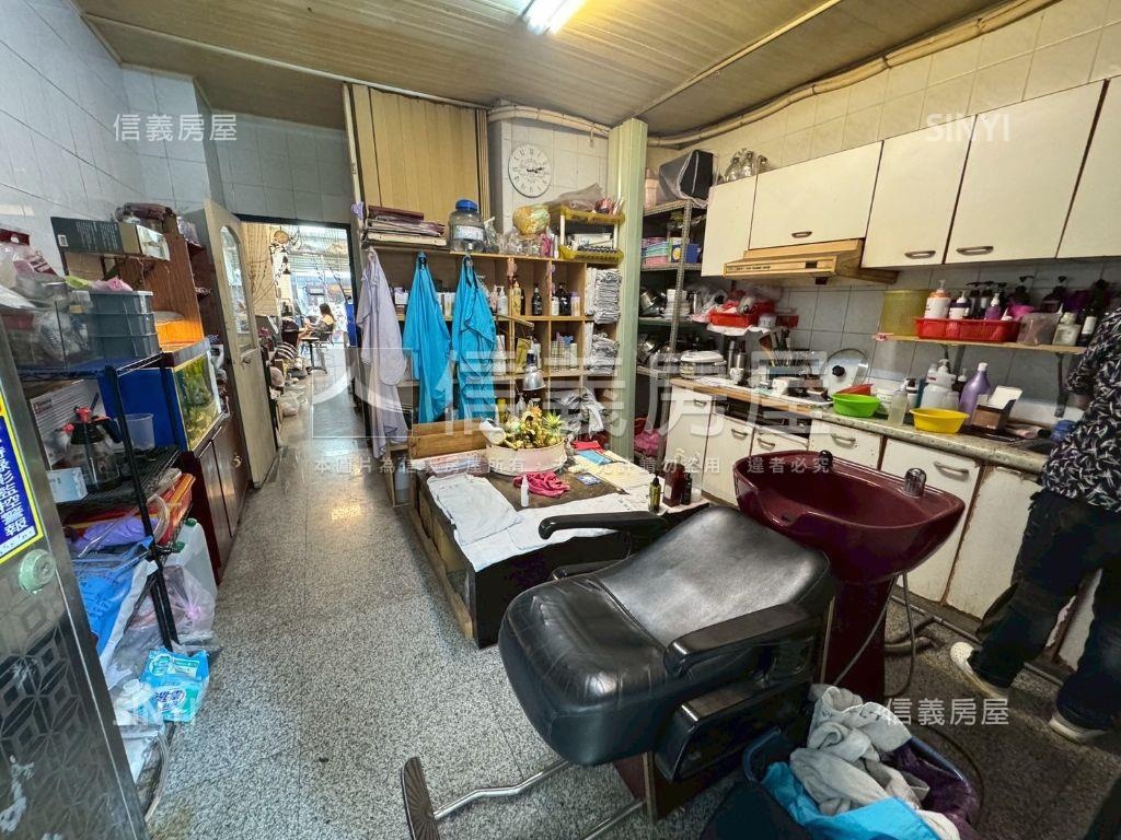 可收租自用。漢口商圈店面房屋室內格局與周邊環境