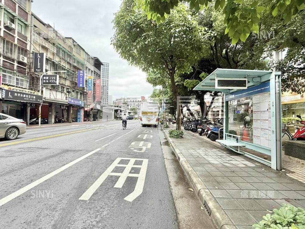 亞東黃金住辦方便停車一樓房屋室內格局與周邊環境