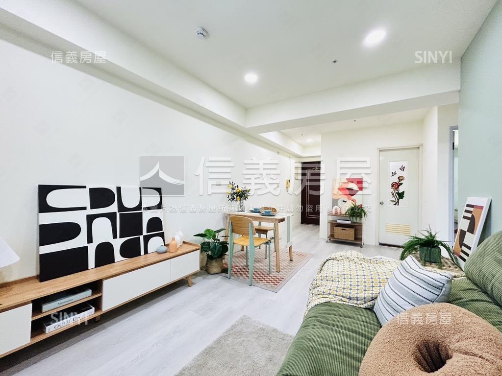 藍天白雲明亮兩房房屋室內格局與周邊環境