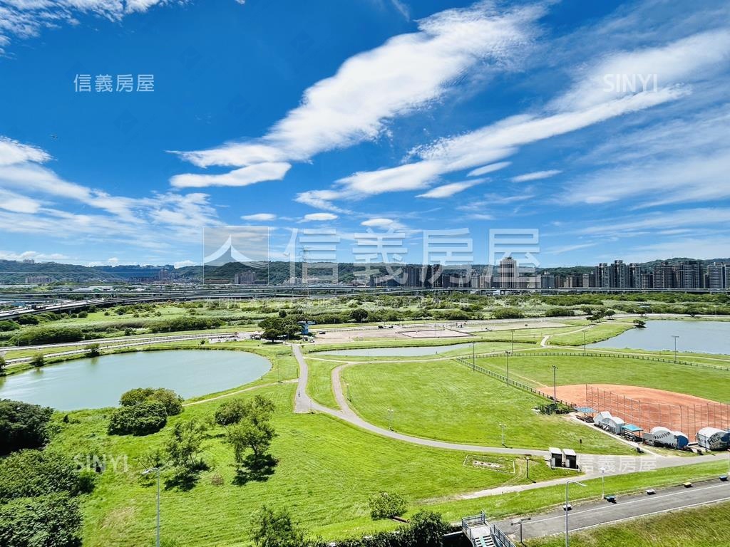 藍天白雲明亮兩房房屋室內格局與周邊環境