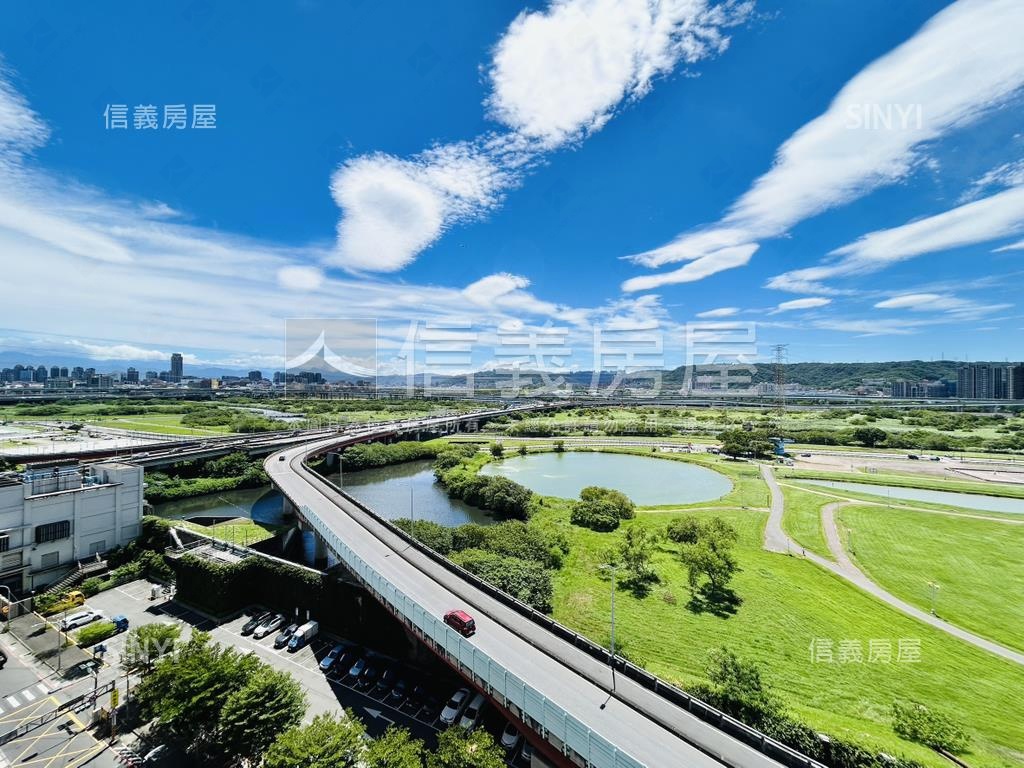 藍天白雲明亮兩房房屋室內格局與周邊環境