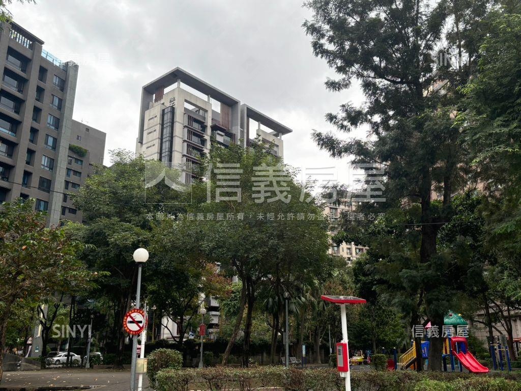陸江Ａ＋露台４房車位房屋室內格局與周邊環境