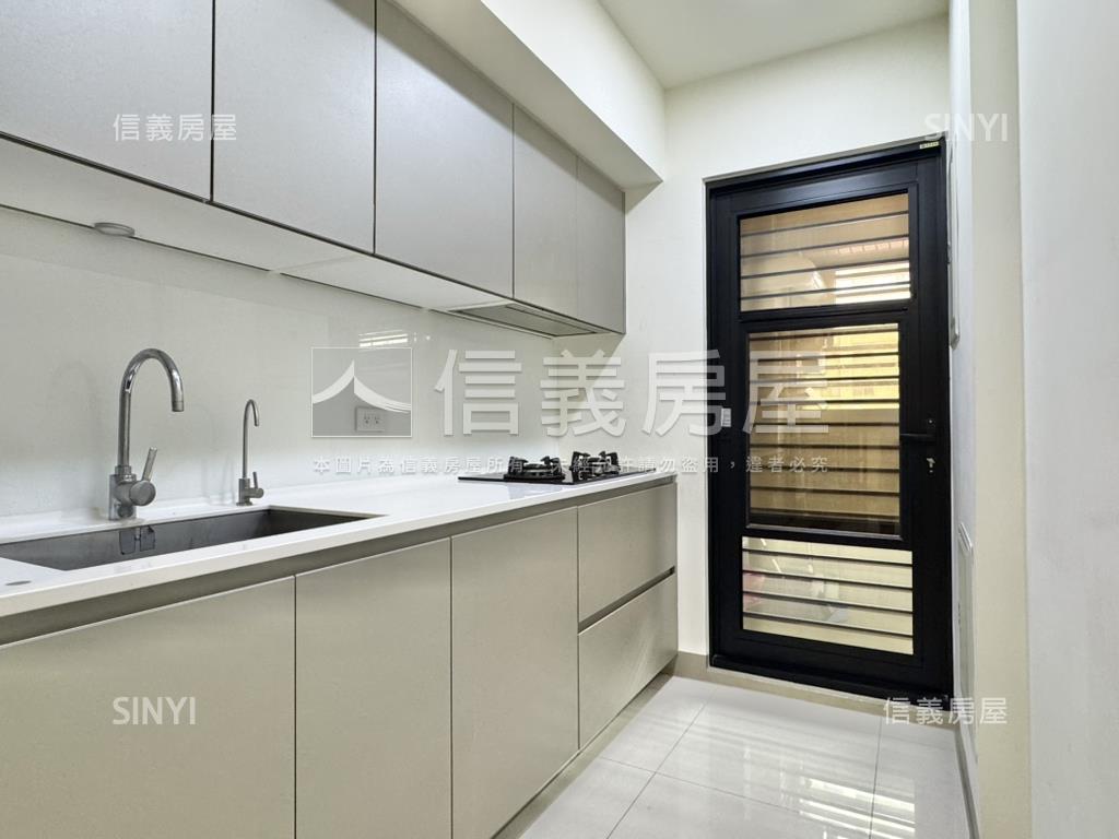 巨蛋核心成精裝四房平車房屋室內格局與周邊環境