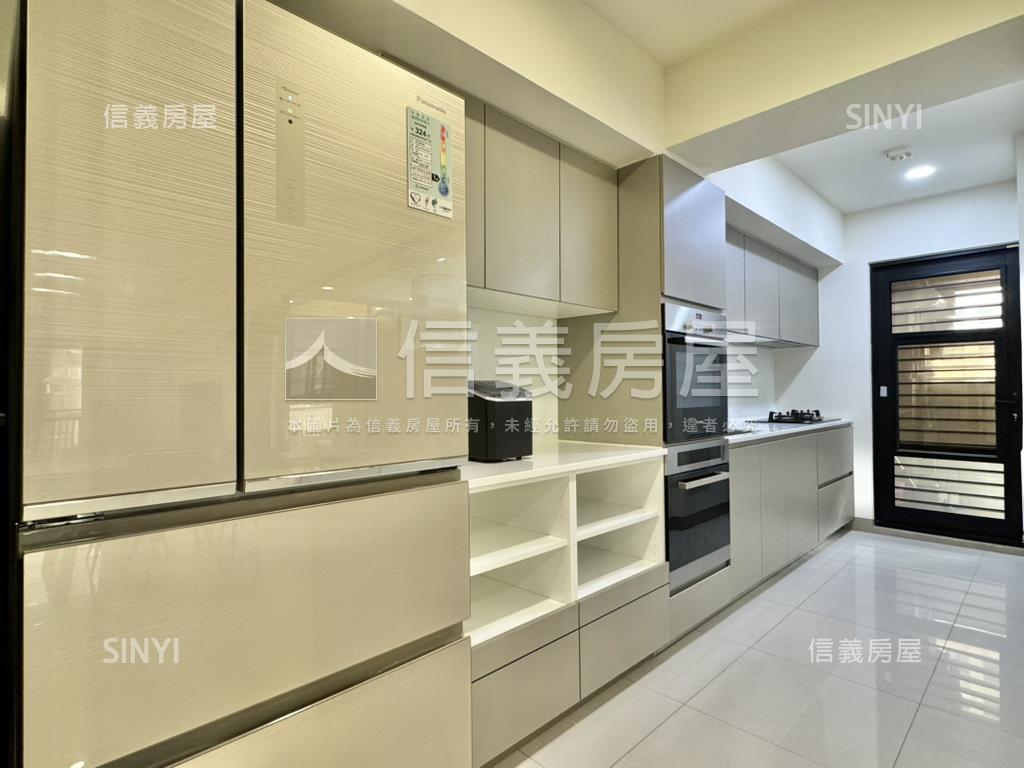 巨蛋核心成精裝四房平車房屋室內格局與周邊環境