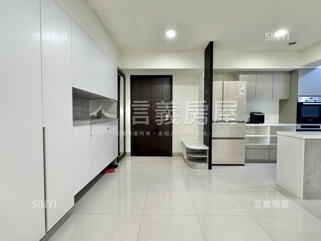 巨蛋核心成精裝四房平車房屋室內格局與周邊環境