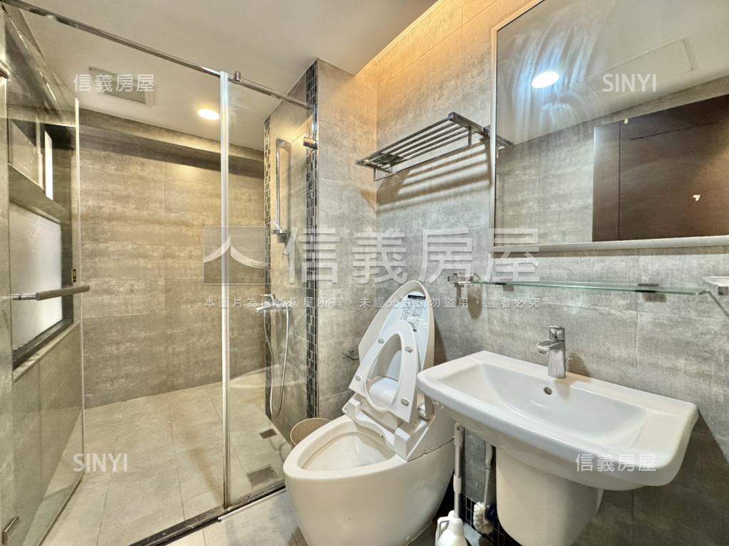 巨蛋核心成精裝四房平車房屋室內格局與周邊環境