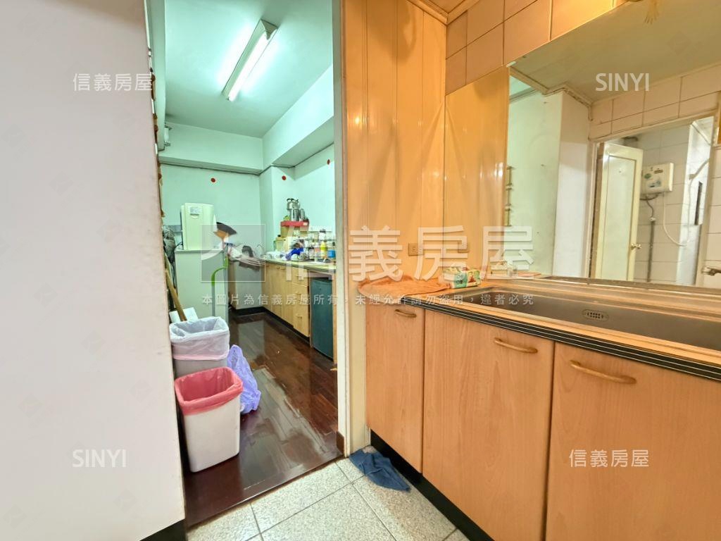 西區大空間好用商辦房屋室內格局與周邊環境