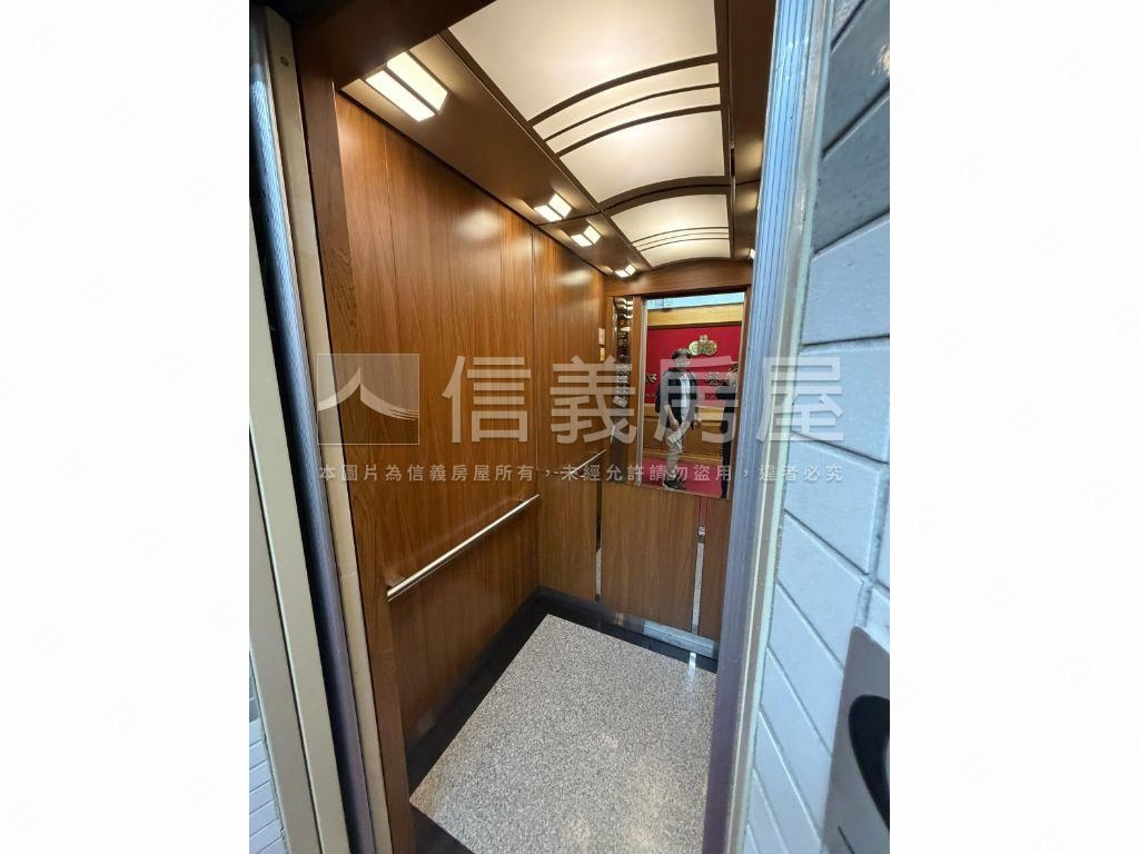 西區大空間好用商辦房屋室內格局與周邊環境