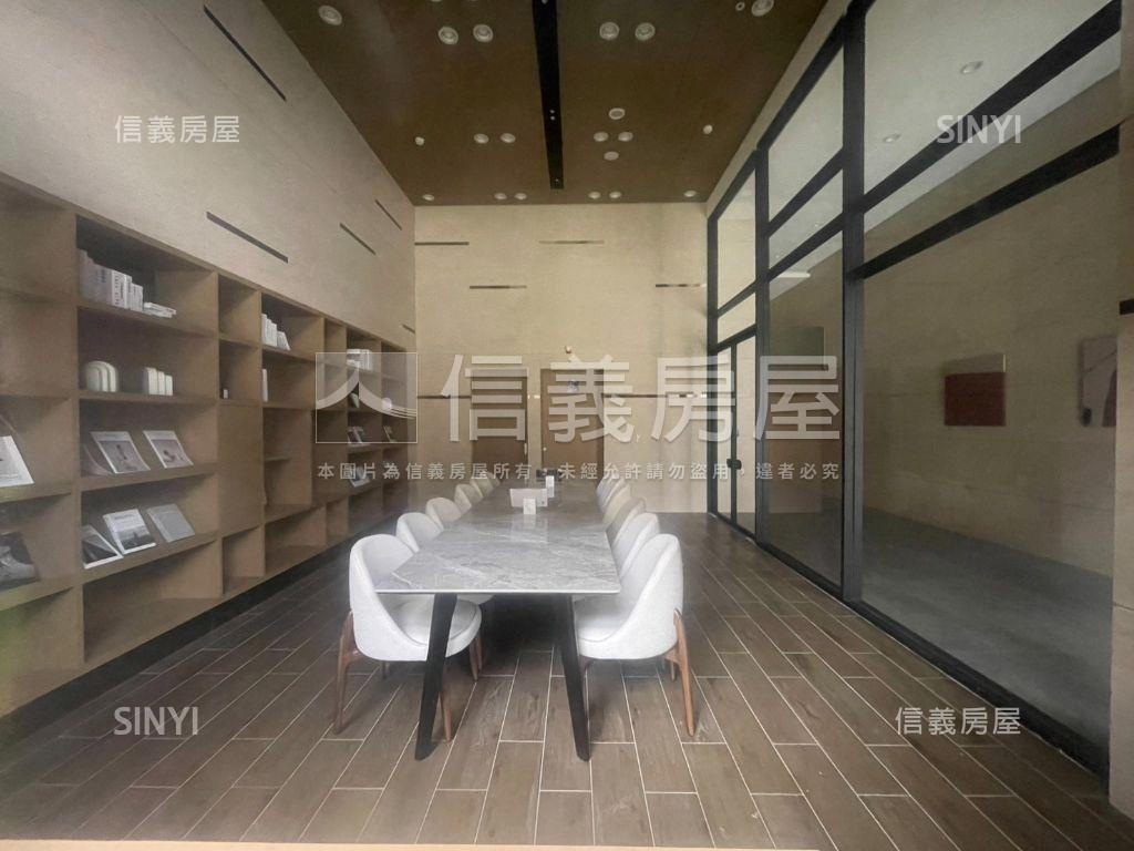 長堤鳳澄兩房車位房屋室內格局與周邊環境