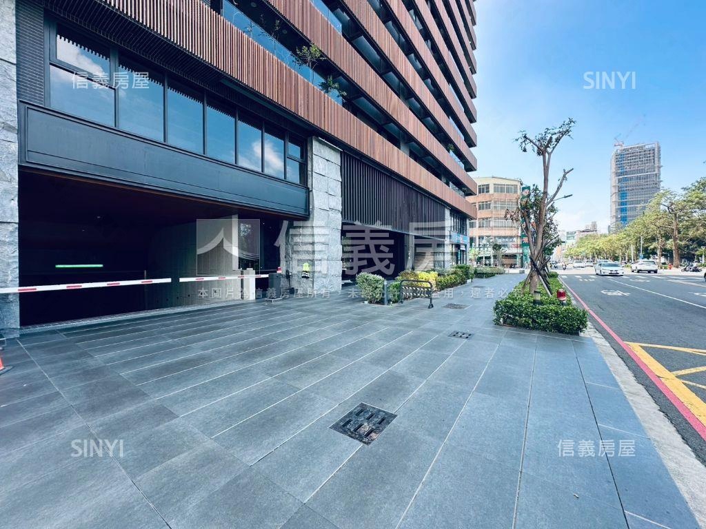 高醫旁傳家金店面房屋室內格局與周邊環境