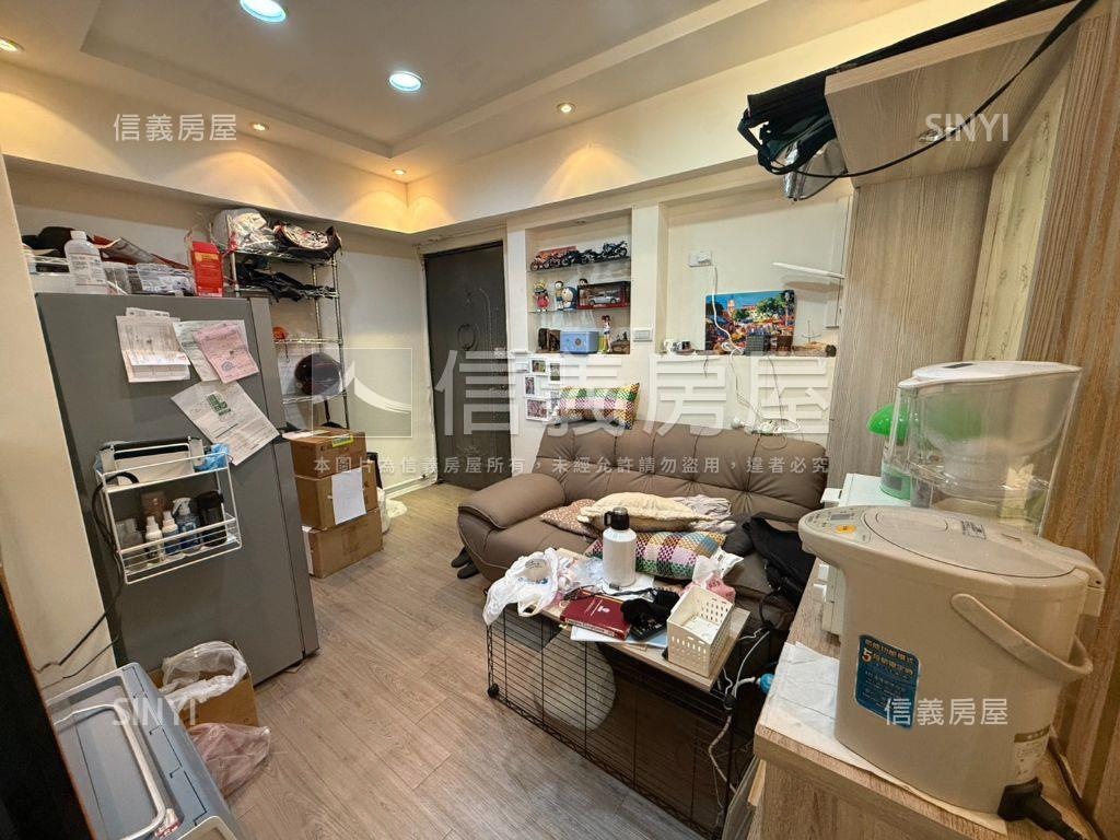 四維路有陽台視野十樓套房房屋室內格局與周邊環境