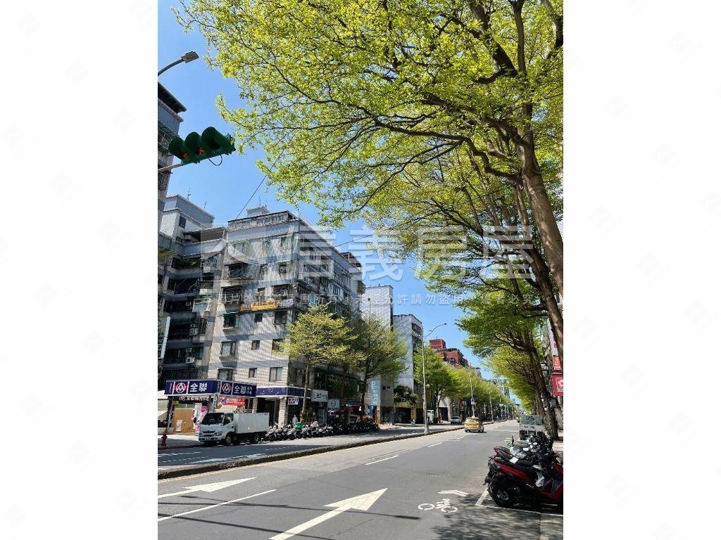 雙鐵精華店面！稀有釋出房屋室內格局與周邊環境