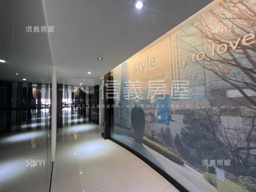 西門有愛百坪角窗店面房屋室內格局與周邊環境