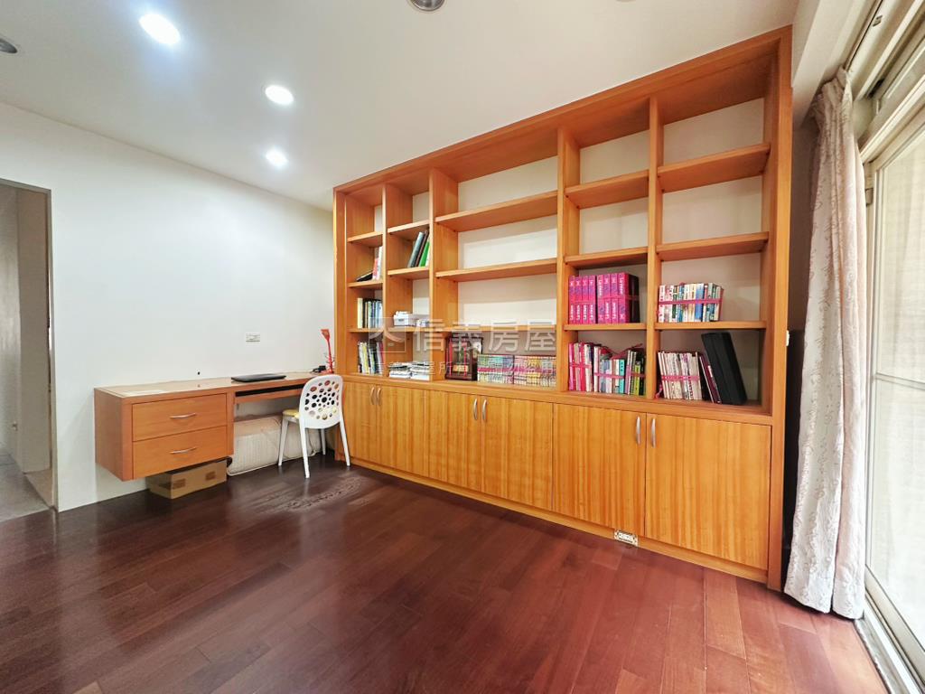 東陞曙光角間透天房屋室內格局與周邊環境