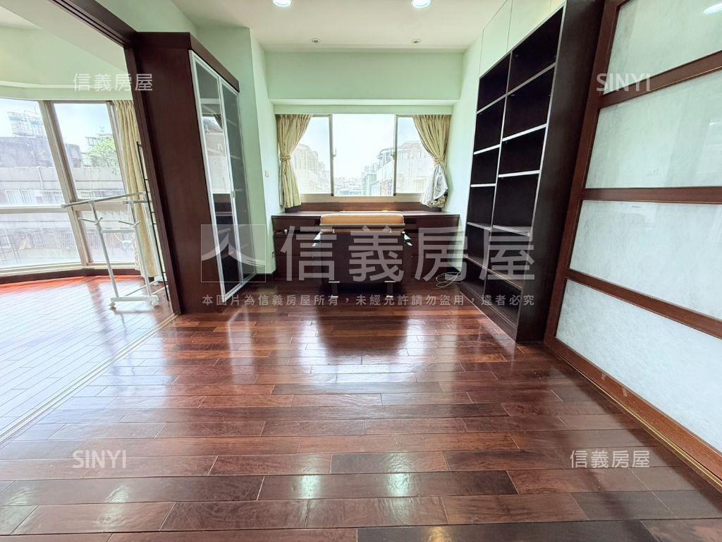 ⭐凱旋臻品大三房車位⭐房屋室內格局與周邊環境