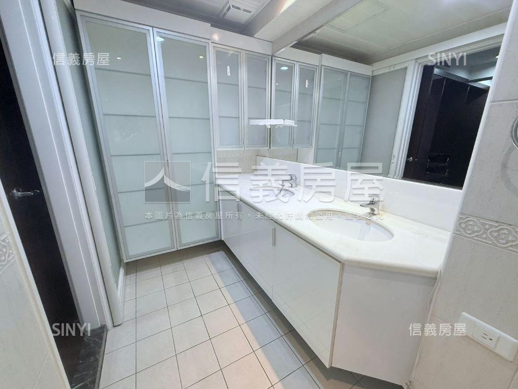 ⭐凱旋臻品大三房車位⭐房屋室內格局與周邊環境