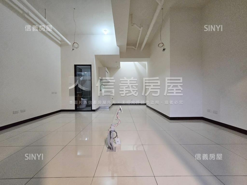 日進學面寬大空間挑高店面房屋室內格局與周邊環境