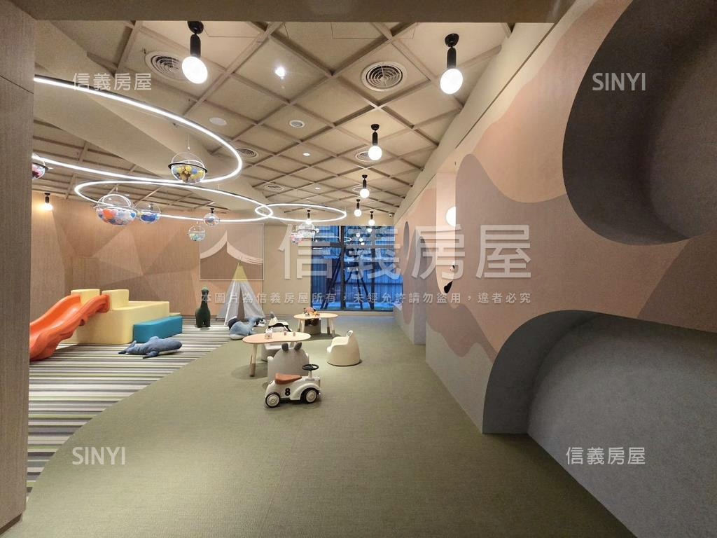 日進學面寬大空間挑高店面房屋室內格局與周邊環境