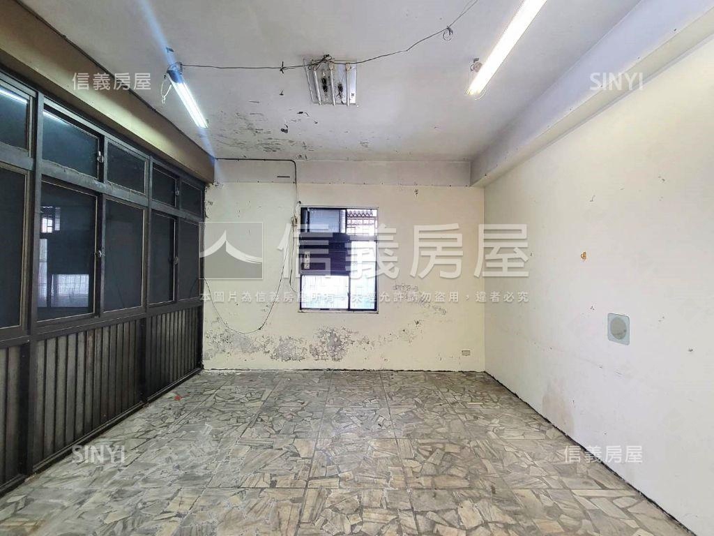 自強二街三角窗一樓房屋室內格局與周邊環境