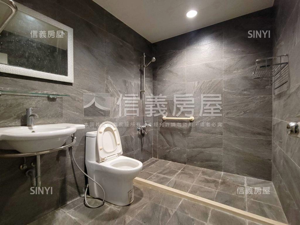 自強二街三角窗一樓房屋室內格局與周邊環境