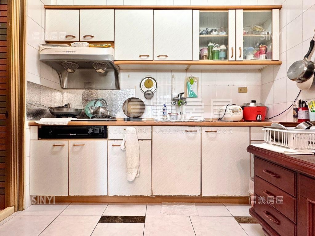 親愛京城大４房平車房屋室內格局與周邊環境