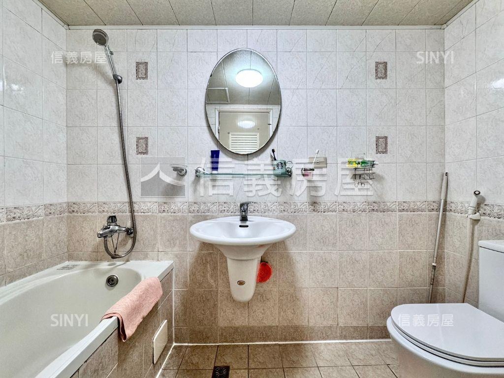 親愛京城大４房平車房屋室內格局與周邊環境