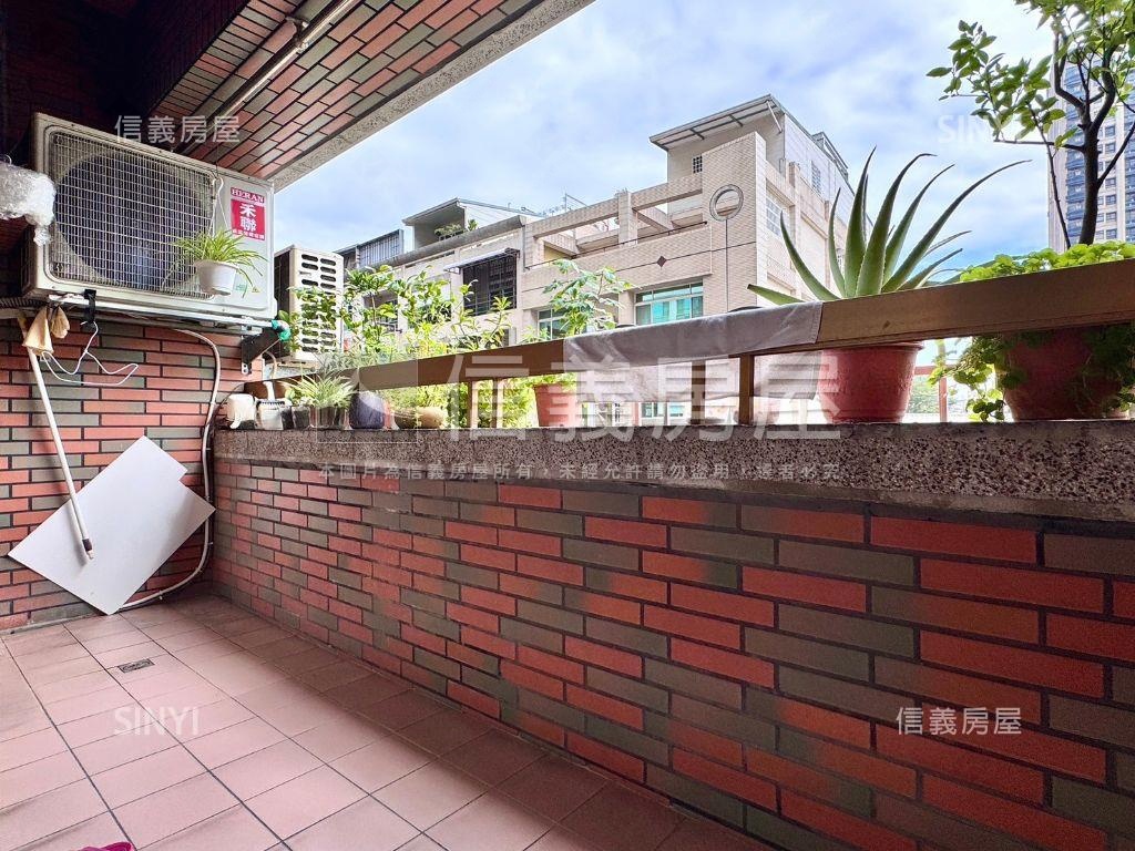 親愛京城大４房平車房屋室內格局與周邊環境