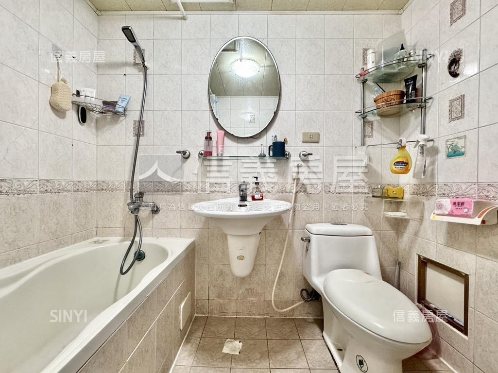 親愛京城大４房平車房屋室內格局與周邊環境