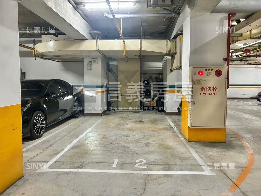 親愛京城大４房平車房屋室內格局與周邊環境