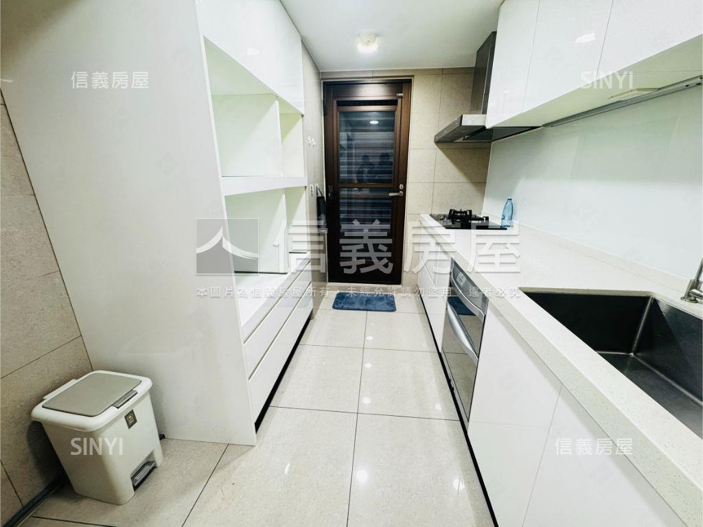 四期藝術精裝三房坡平車位房屋室內格局與周邊環境