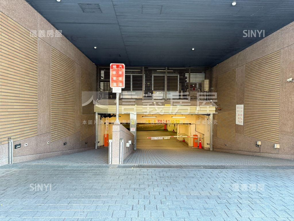 四期藝術精裝三房坡平車位房屋室內格局與周邊環境