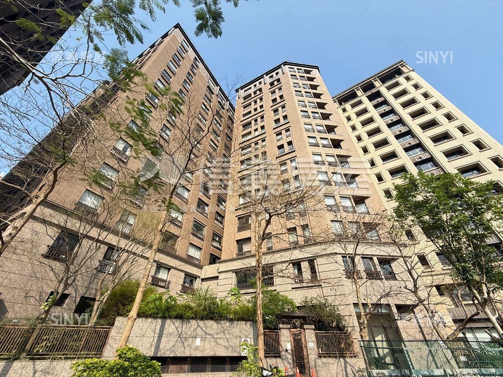 四期藝術精裝三房坡平車位房屋室內格局與周邊環境