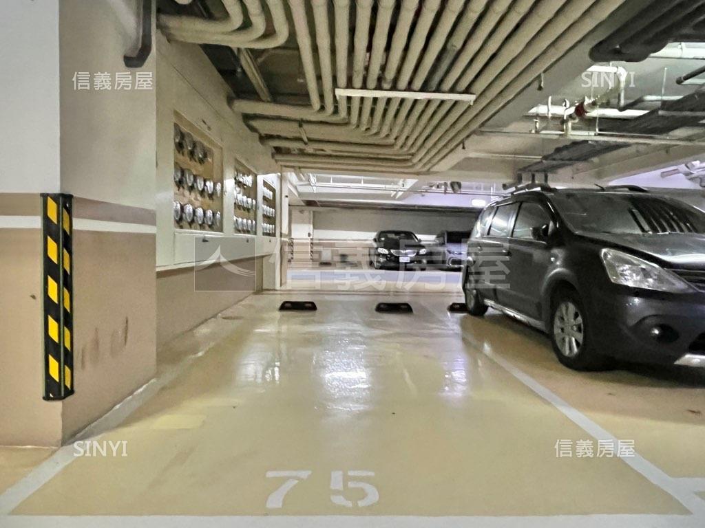 電梯景觀三房坡平車位房屋室內格局與周邊環境