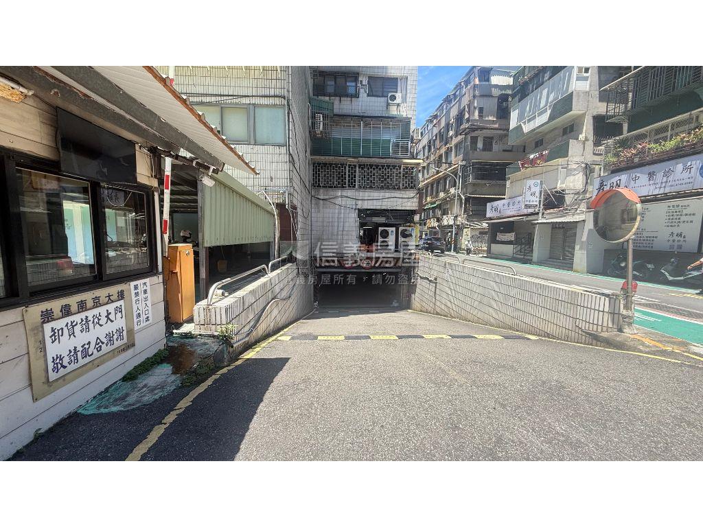 ☆崇偉南京大樓◆車位房屋室內格局與周邊環境
