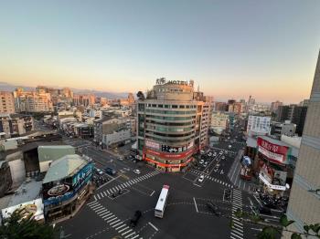行情高樓視野三房可租平車
