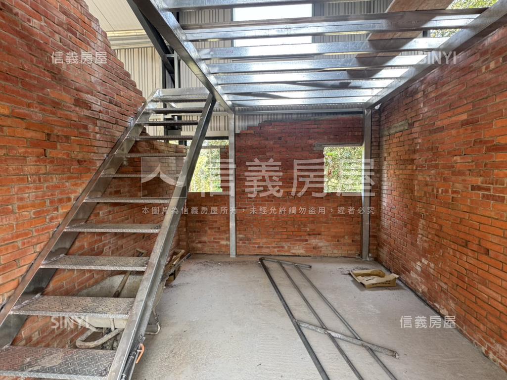 綠意環繞山景靜謐優質宅房屋室內格局與周邊環境