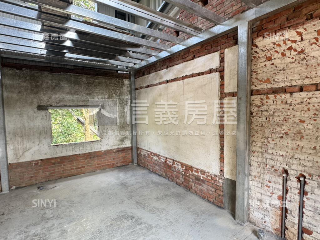 綠意環繞山景靜謐優質宅房屋室內格局與周邊環境