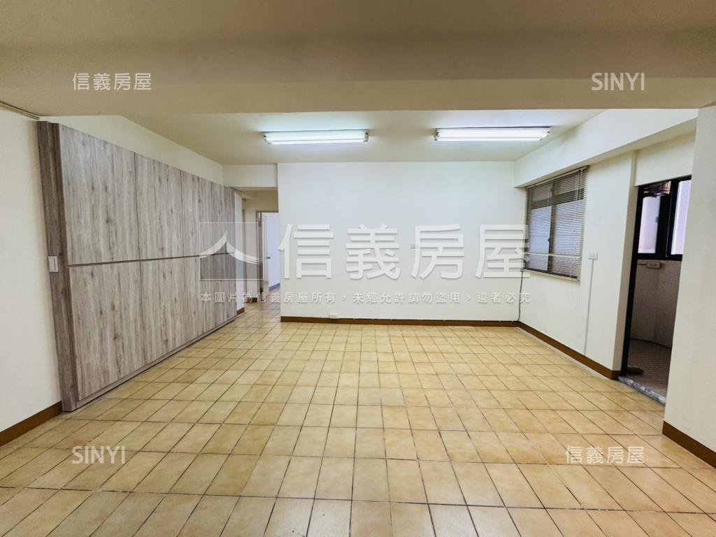 藍線捷運站旁電梯３房房屋室內格局與周邊環境