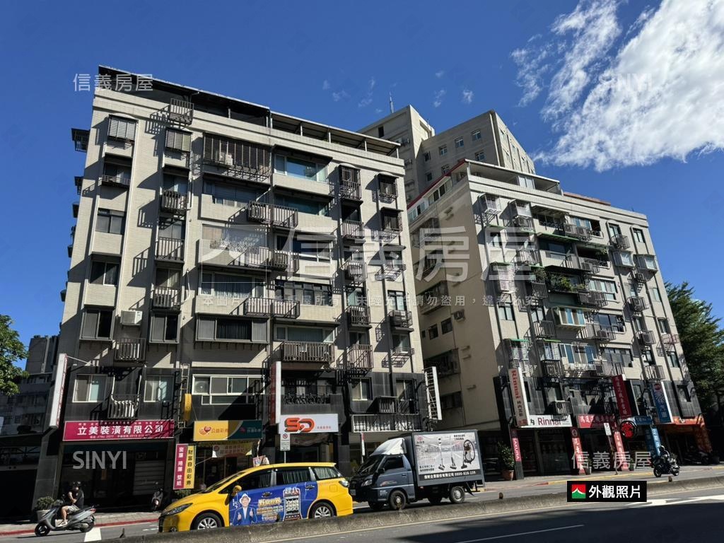 藍線捷運站旁電梯３房房屋室內格局與周邊環境
