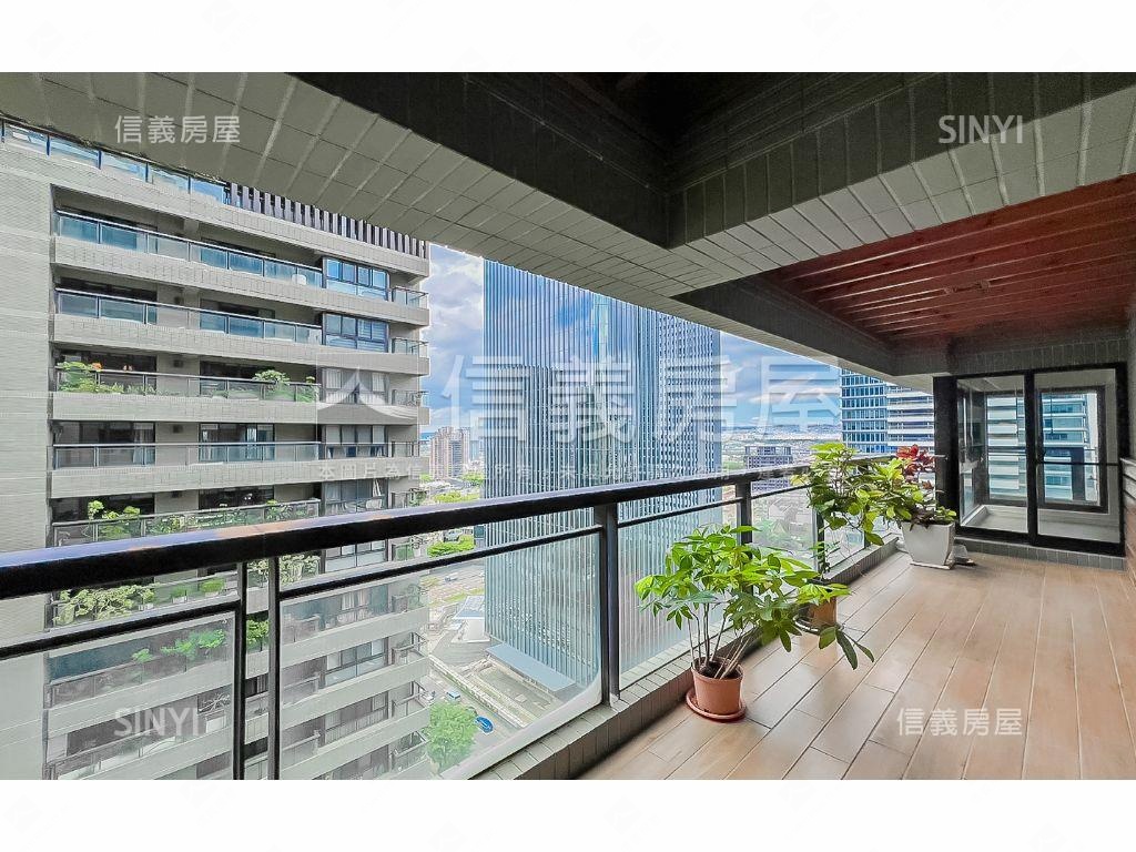 由鉅藏玉２０Ｆ裝潢豪邸房屋室內格局與周邊環境