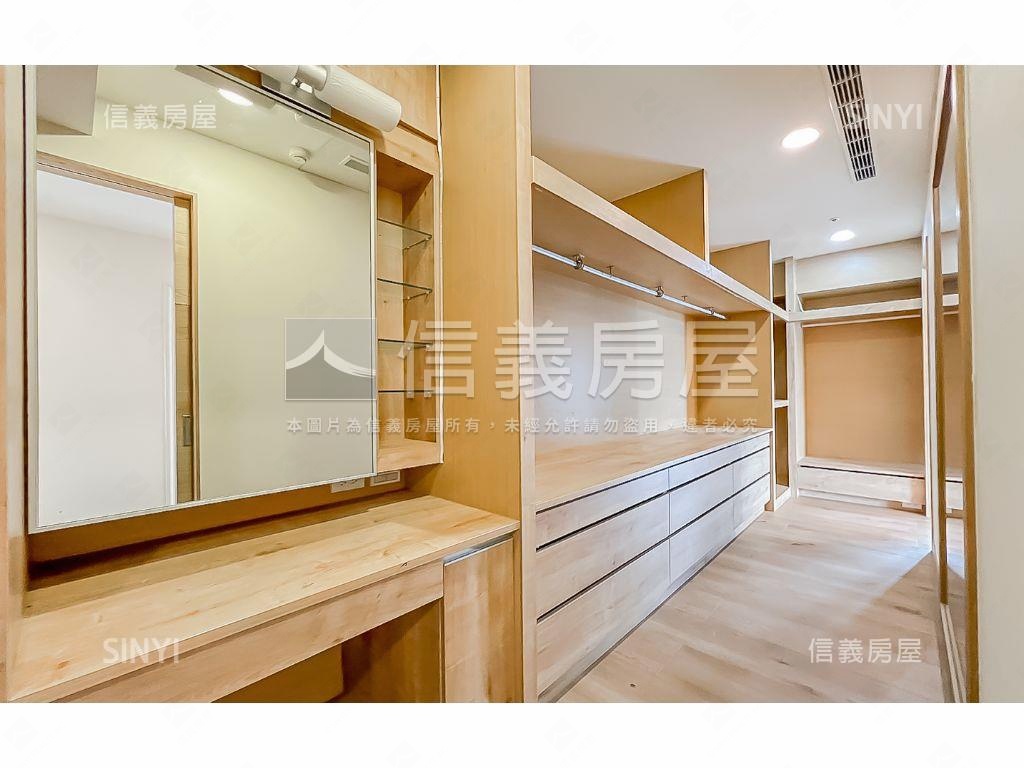 由鉅藏玉２０Ｆ裝潢豪邸房屋室內格局與周邊環境