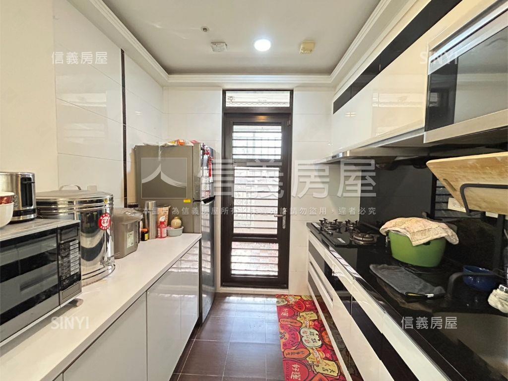 帝寶三房享受生活房屋室內格局與周邊環境