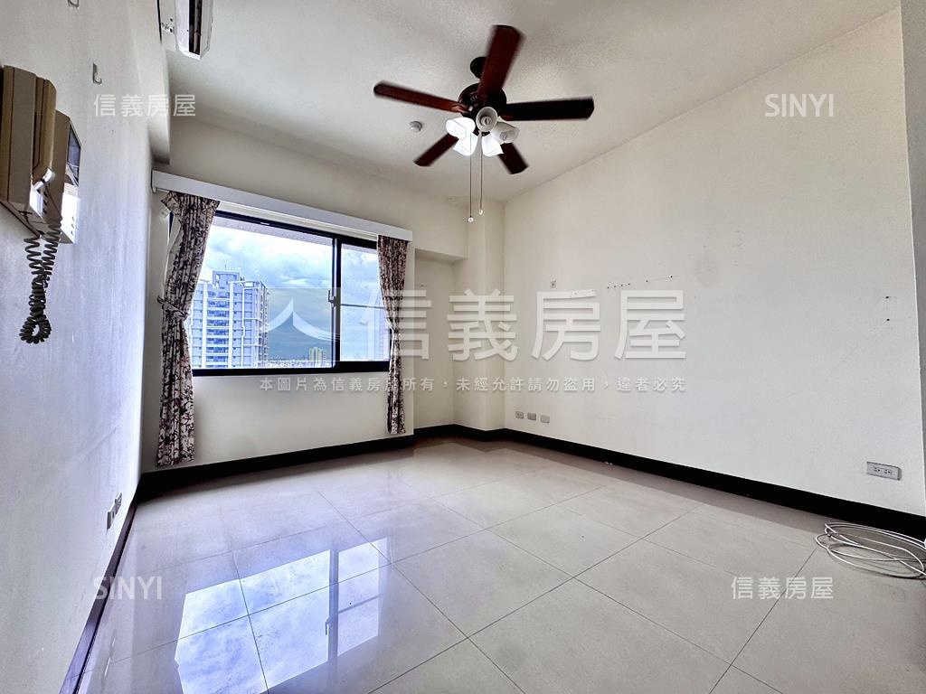 煙波行館朝外三房車位房屋室內格局與周邊環境