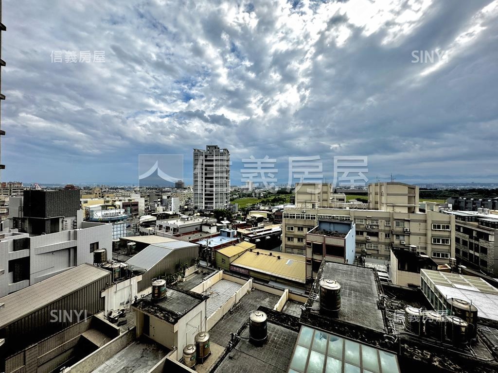 煙波行館朝外三房車位房屋室內格局與周邊環境